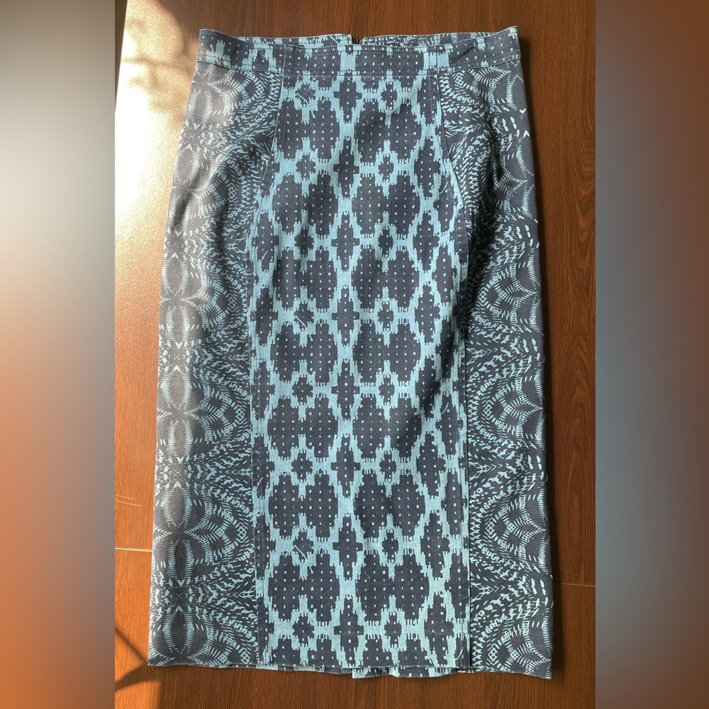 Tracy Reese- Tracy Reese print pencil skirt size 8 blue great condition!